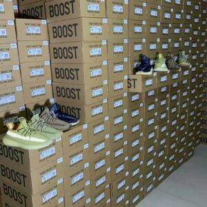YEEZY SHOES PALLET 53 YEEZY SHOES PALLET - Image 23