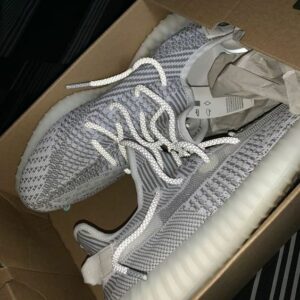 YEEZY SHOES PALLET 56 YEEZY SHOES PALLET - Image 26