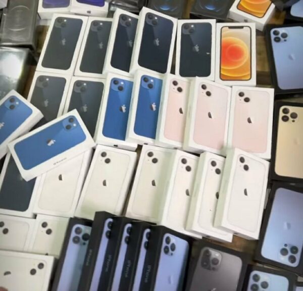 MIX IPHONE PALLETS High-quality iPhone liquidation pallet with mixed models ready for resale - Pallet Liquidation USA 2026
