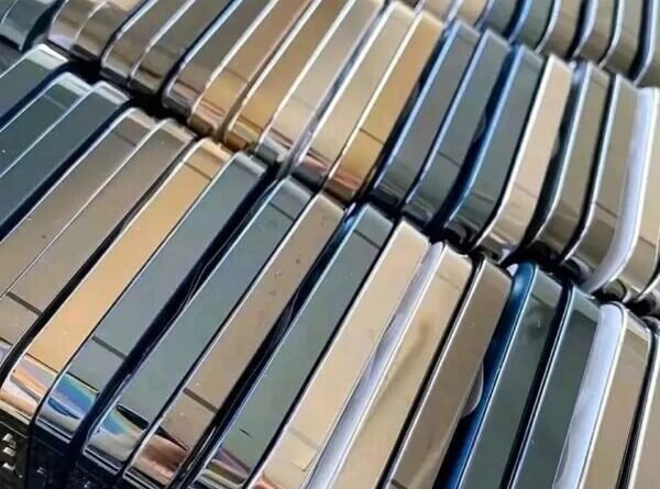 iPhone liquidation pallets