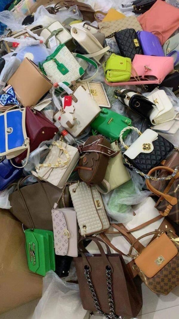 Ladies handbags Pallet 11 ladies handbags liquidation