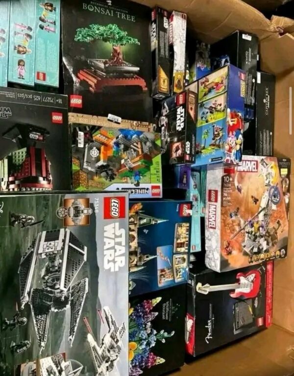 LEGO pallets with 500+ authentic Star Wars, Technic & City sets