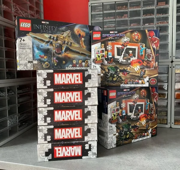 LEGO pallets with 500+ authentic Star Wars, Technic & City sets