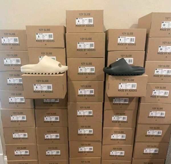 YEEZY SLIDES 2 YEEZY SLIDES