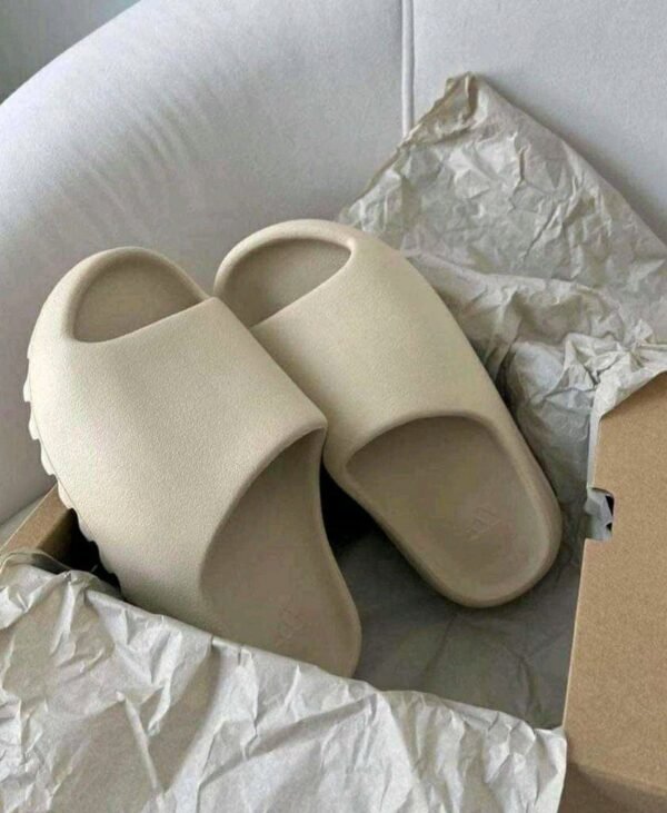 YEEZY SLIDES 6 YEEZY SLIDES