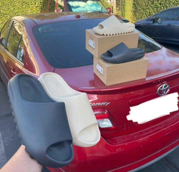 YEEZY SLIDES 7 YEEZY SLIDES