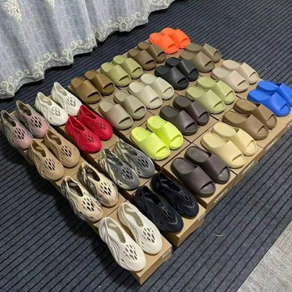 YEEZY SLIDES 13 YEEZY SLIDES