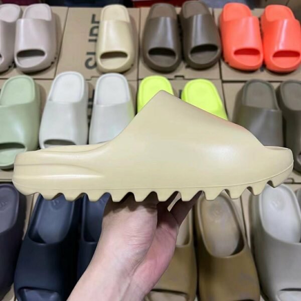 YEEZY SLIDES 12 YEEZY SLIDES