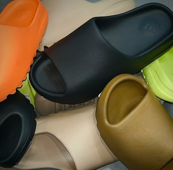 YEEZY SLIDES 14 YEEZY SLIDES