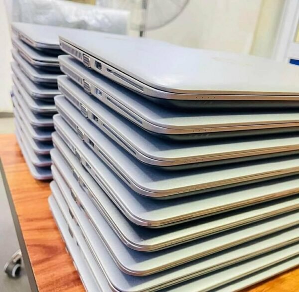 HP/DELL LAPTOPS PALLETS 11 HP/DELL LAPTOPS PALLETS