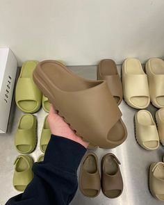 YEEZY SLIDES 15 YEEZY SLIDES