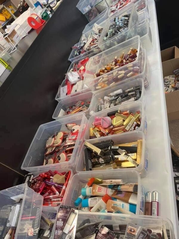 Cosmetic pallets 24 Cosmetic pallets