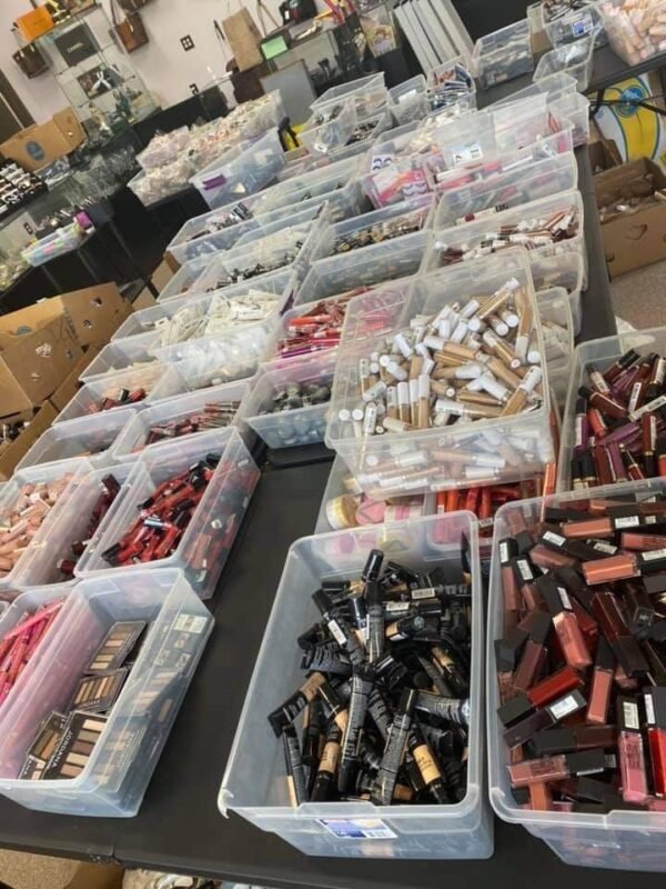 Cosmetic pallets 23 Cosmetic pallets