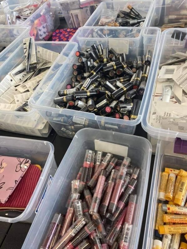 Cosmetic pallets 21 Cosmetic pallets
