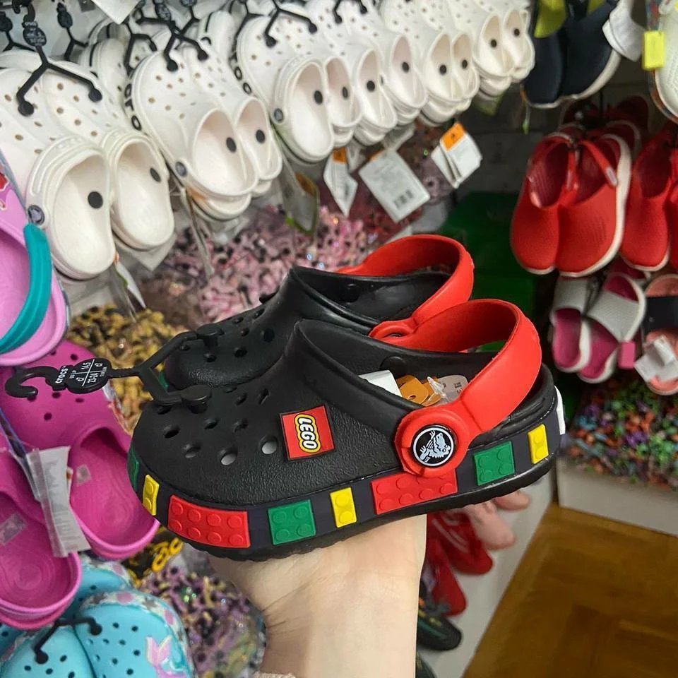Crocs PALLETS 4 Crocs PALLETS