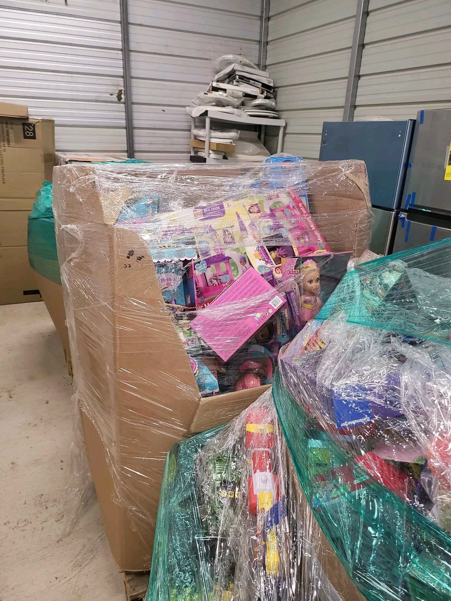 12795.jpg Toys pallets
