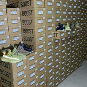 YEEZY SHOES PALLET - Image 23
