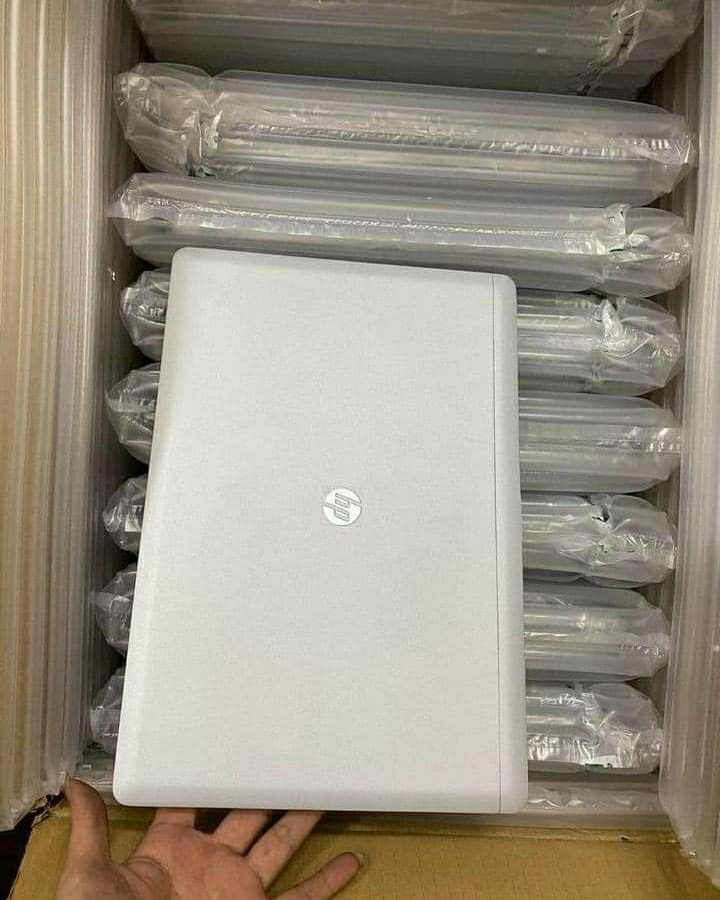 HP/DELL LAPTOPS PALLETS 12 HP/DELL LAPTOPS PALLETS
