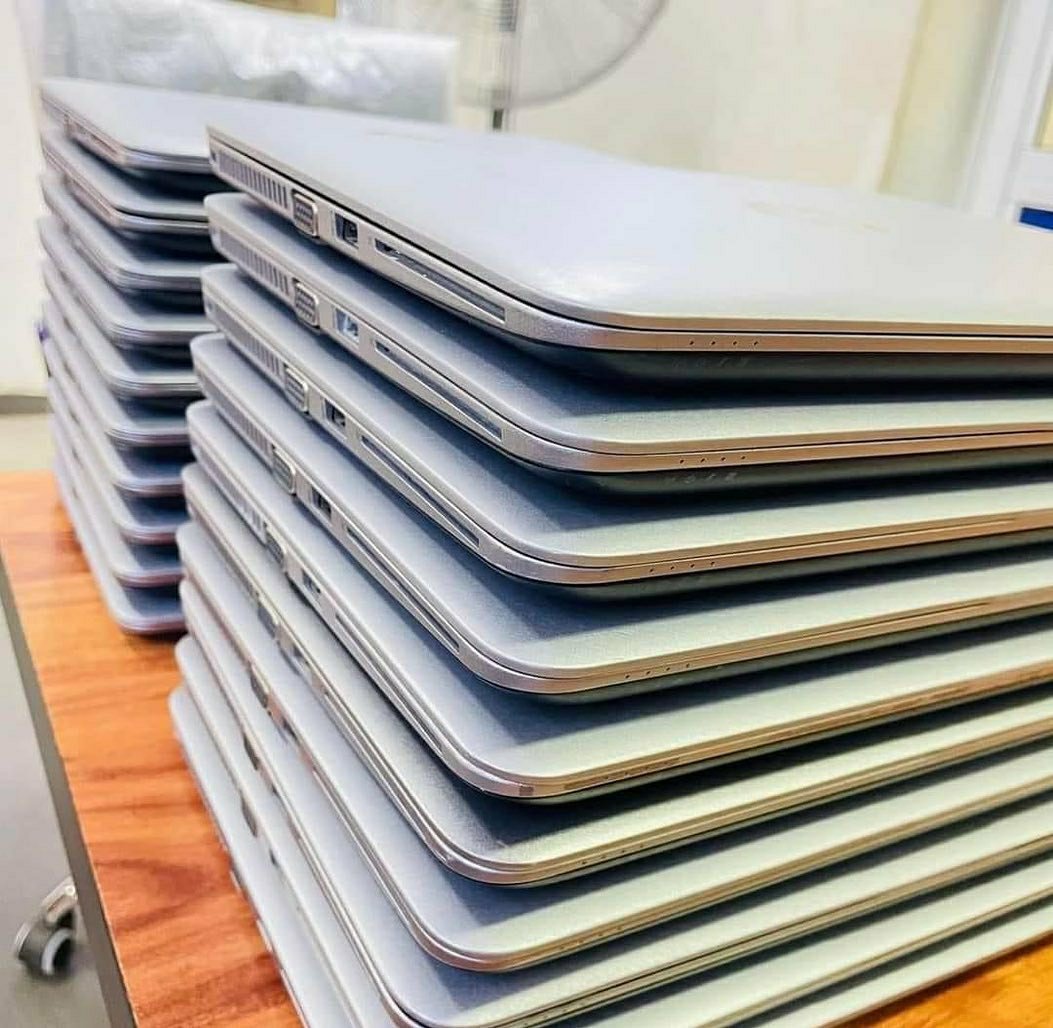 HP/DELL LAPTOPS PALLETS 11 HP/DELL LAPTOPS PALLETS