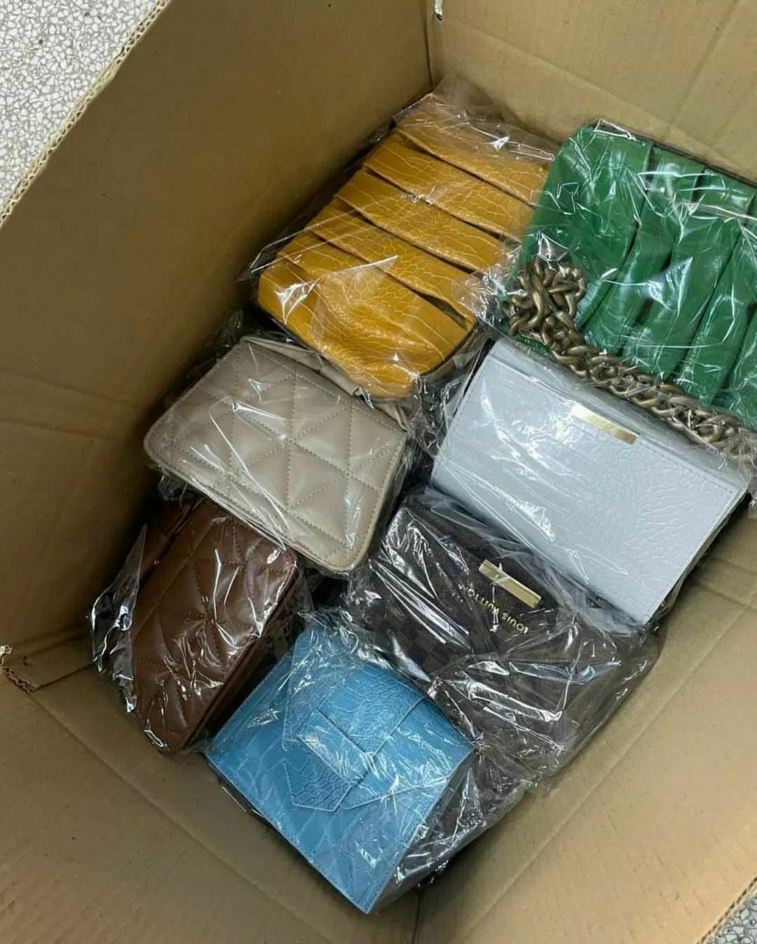 Woman bags & purse pallets 1 Woman bags