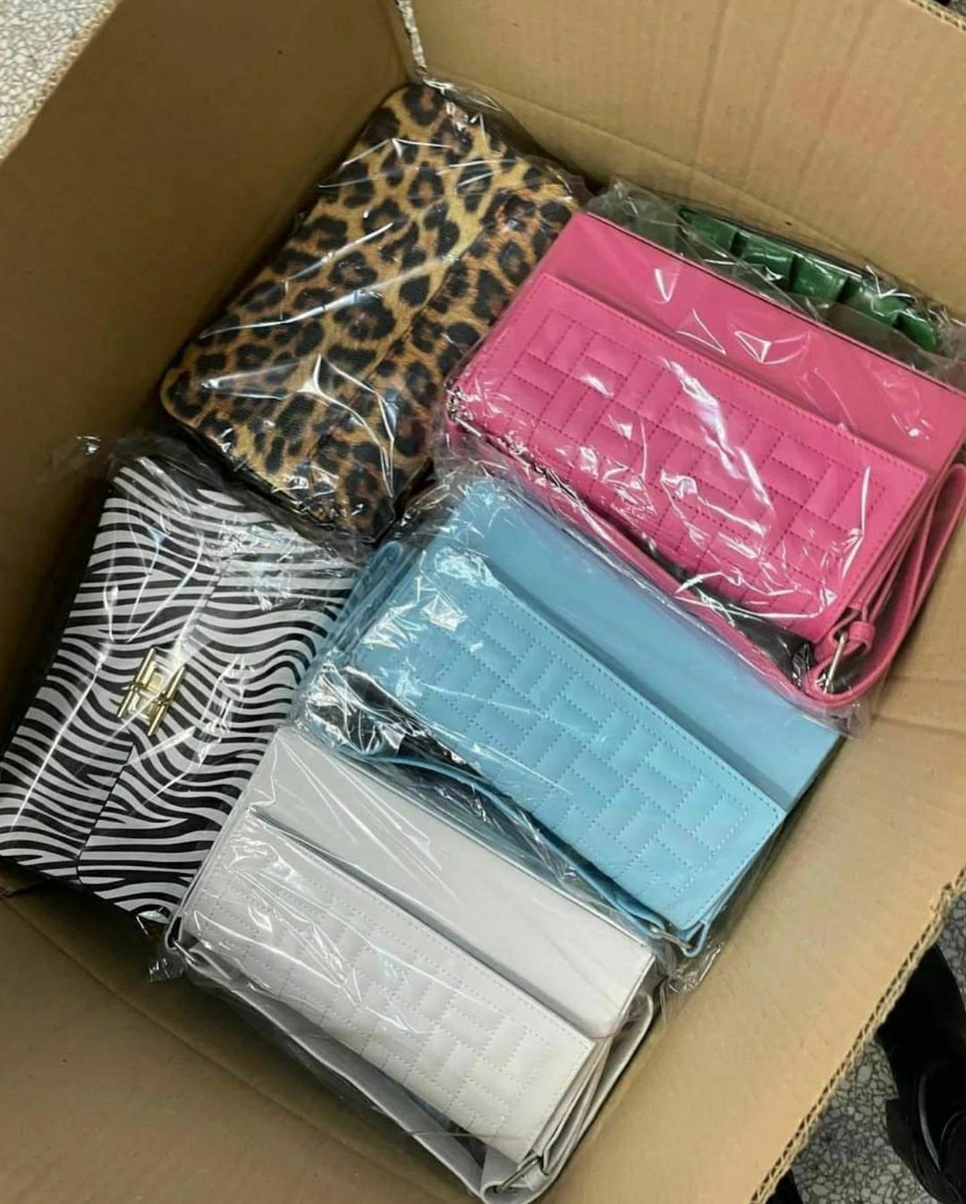 Woman bags & purse pallets 2 Woman bags