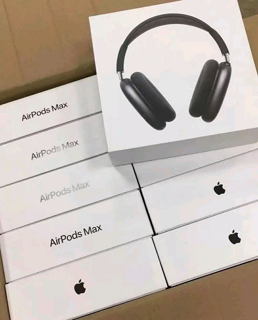 18917.jpg Apple AirPods Max pallets