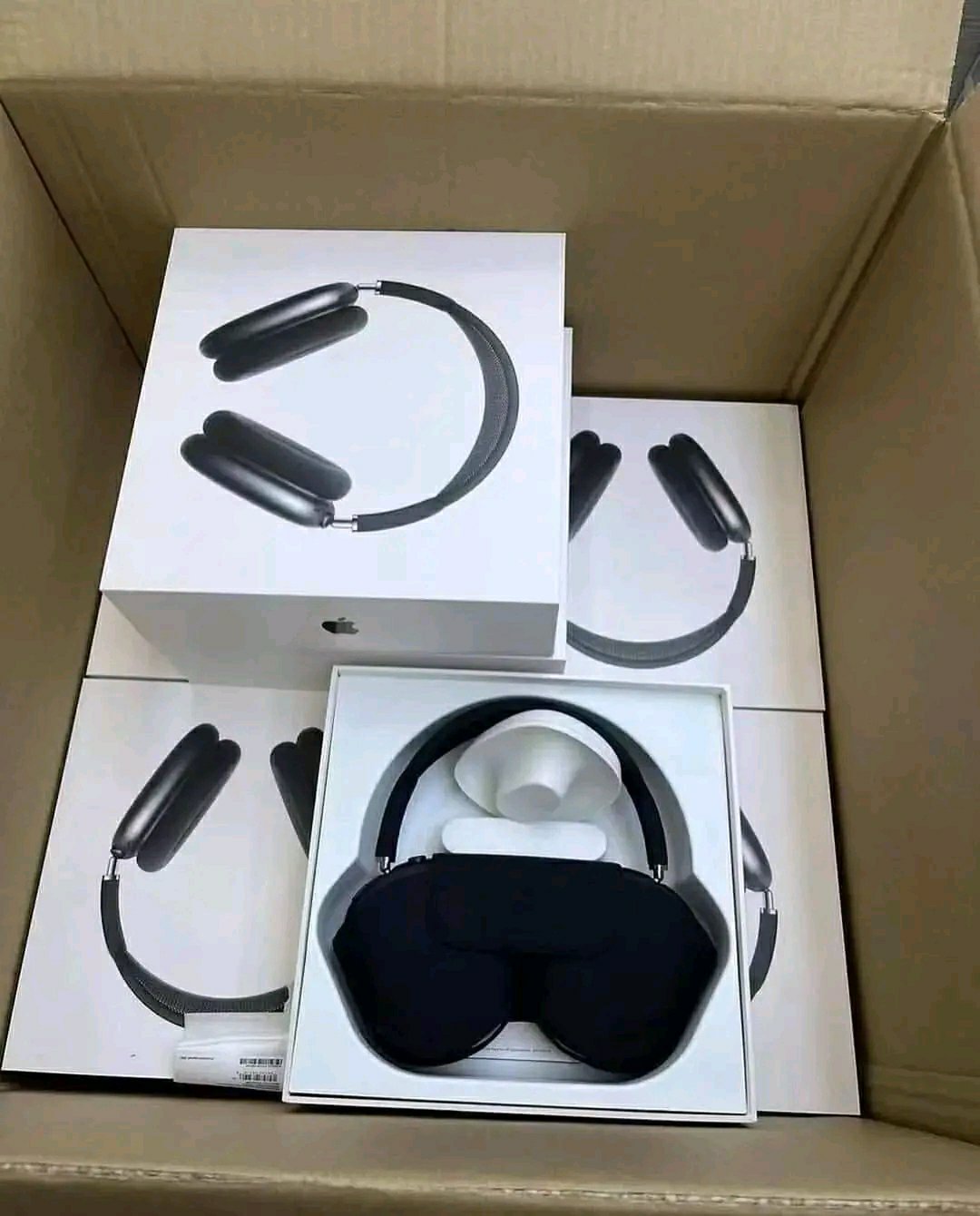Apple AirPods Max pallets 4 Apple AirPods Max pallets