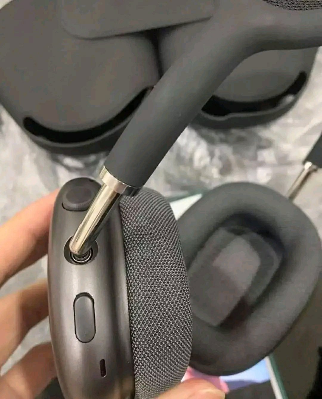Apple AirPods Max pallets 8 Apple AirPods Max pallets