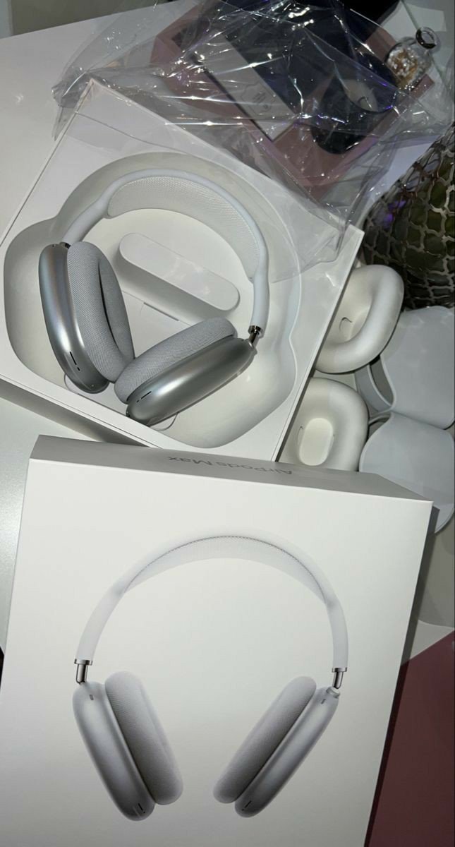 Apple AirPods Max pallets 16 Apple AirPods Max pallets