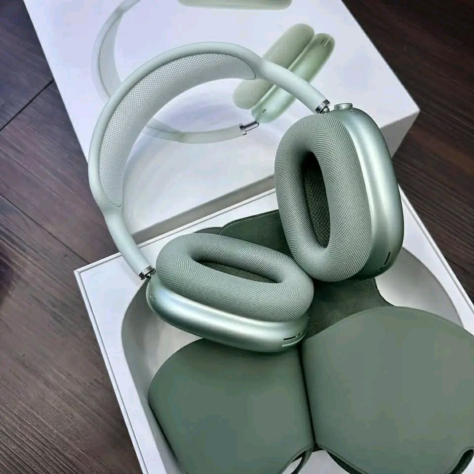 Apple AirPods Max pallets 18 Apple AirPods Max pallets