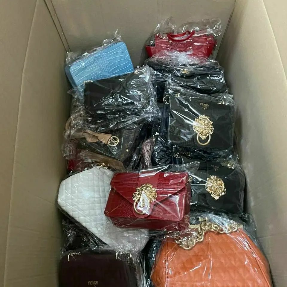 Woman bags & purse pallets 18 Woman bags